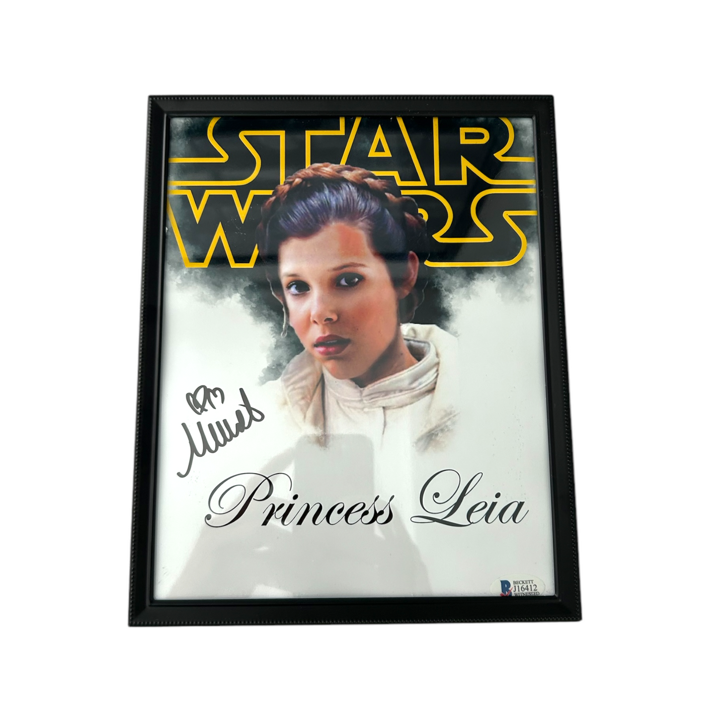 MILLIE BOBBY BROWN SIGNED 8X10 PHOTO (PRINCESS LEIA/STAR WARS )